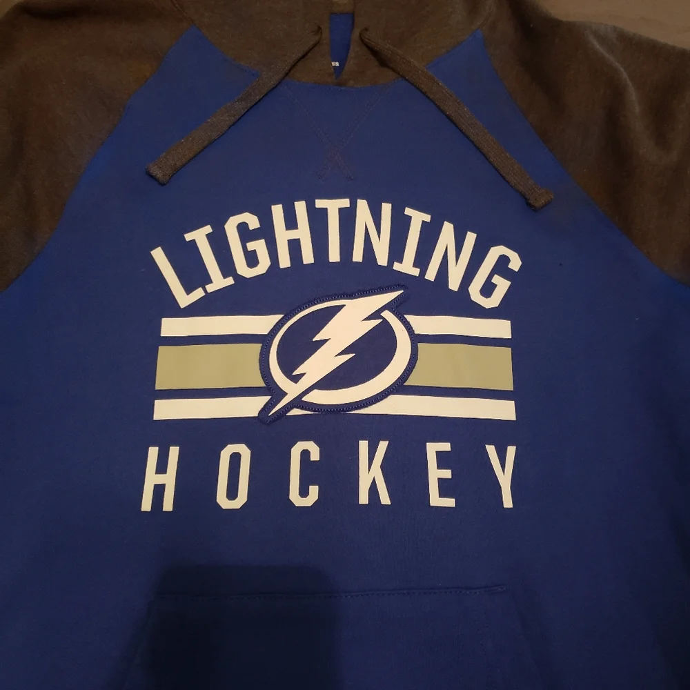 🏒 Tampa Bay Lightnig Hockey Hoodie 🏒 - Picture 2 of 4